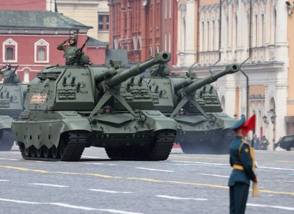 Ρωσία: Στην Κόκκινη Πλατεία για την παρέλαση ο τούρκος πρέσβης