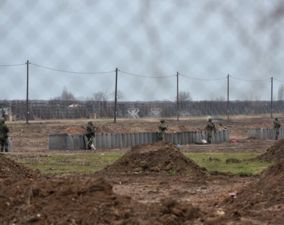 Σε επιφυλακή για «θερμό καλοκαίρι»: «Τείχος» στον Έβρο, επαγρύπνηση στα νησιά