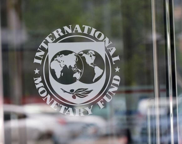 Kορωνοϊός: Εκτίμηση ΔΝΤ για διαρκή οικονομική επίπτωση από το κλείσιμο των σχολείων