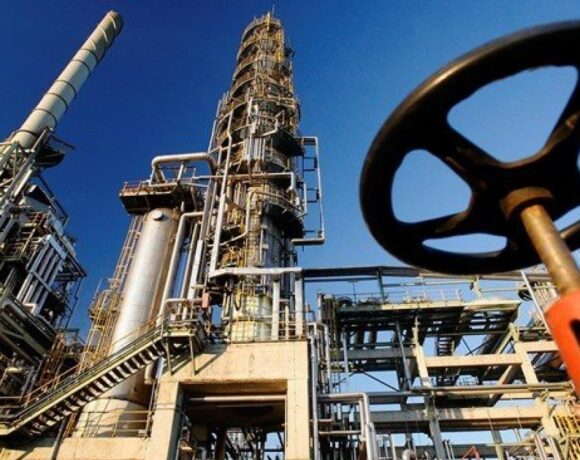 Reuters: Η Ουγγαρία και η Σλοβακία μπορούν να συνεχίσουν να αγοράζουν ρωσικό αργό έως τα τέλη του 2023