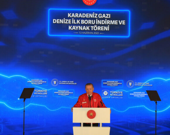 Αιχμές Ερντογάν: Δεν παραχωρούμε τα δικαιώματα μας σε κλέφτες