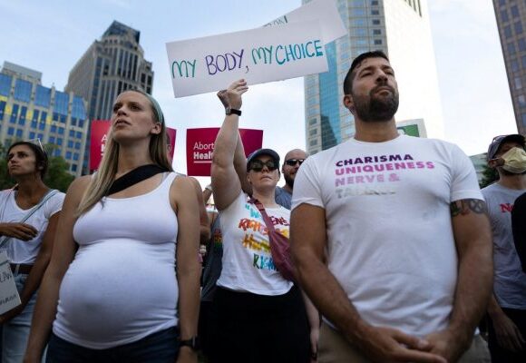 Αμβλώσεις: Ενώσεις και φορείς δημιουργούν «καταφύγια» στις ΗΠΑ που εγγυώνται το δικαίωμα στις επεμβάσεις