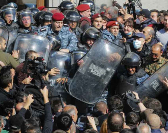 Αρμενία: Δεκάδες τραυματίες στα επεισόδια που ξέσπασαν σε αντικυβερνητικές διαδηλώσεις στο Γερεβάν