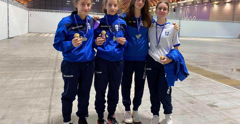 «Ασημένιες» οι Ελληνίδες νεάνιδες στο ομαδικό