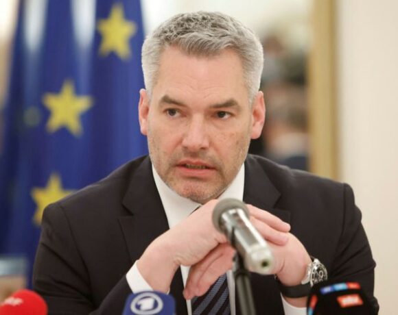 Αυστρία: Ο καγκελάριος Νεχάμερ καλεί για ένα ενδιάμεσο στάδιο για την ένταξη της Ουκρανίας στην ΕΕ