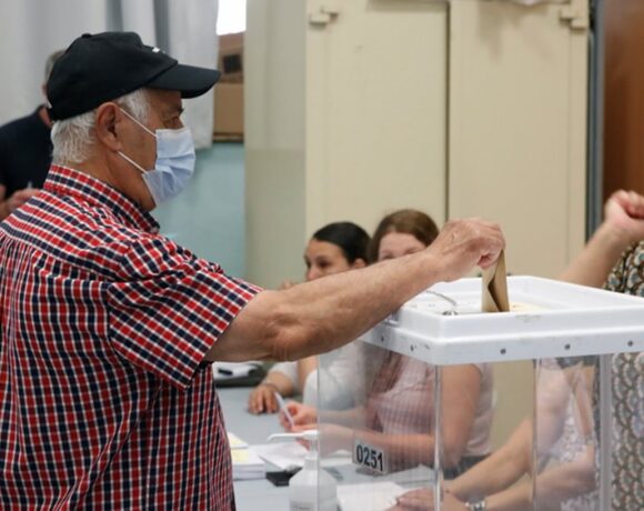 Γαλλικές εκλογές: Ελαφρώς μειωμένη, σε σχέση με το 2017, η έως τώρα συμμετοχή των πολιτών