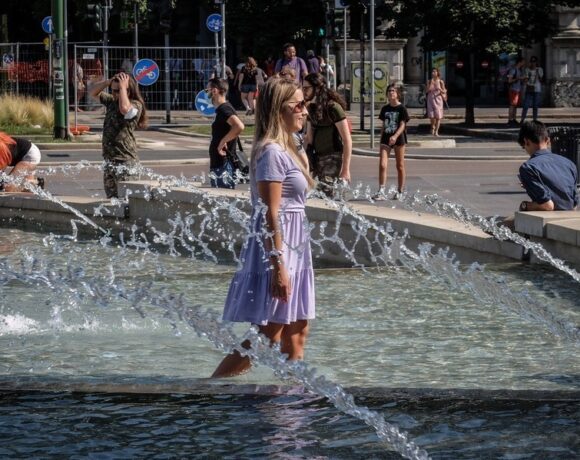 Γιατί το Μιλάνο έκοψε το νερό στα σιντριβάνια και το πότισμα στα δημόσια πάρκα (vid)