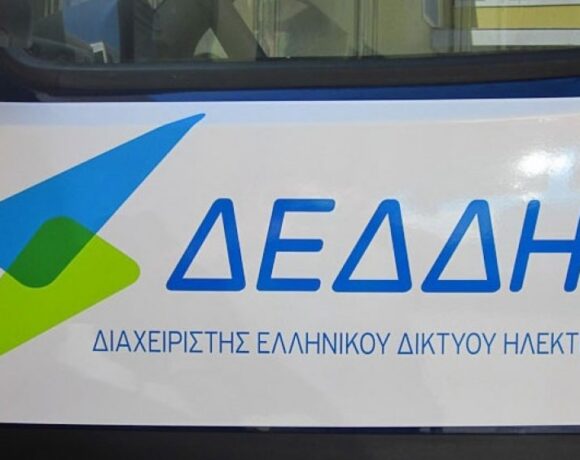 ΔΕΔΔΗΕ: Καμία ένδειξη ότι η φωτιά στη Βούλα ξεκίνησε από υποσταθμό (vid)