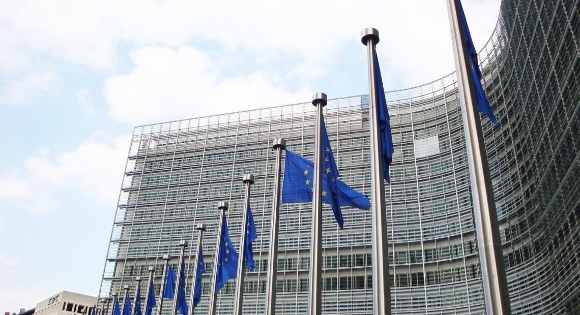ΕΕ: 9 πλέον οι χώρες που περιμένουν για ένταξη μαζί με Ουκρανία και Μολδαβία