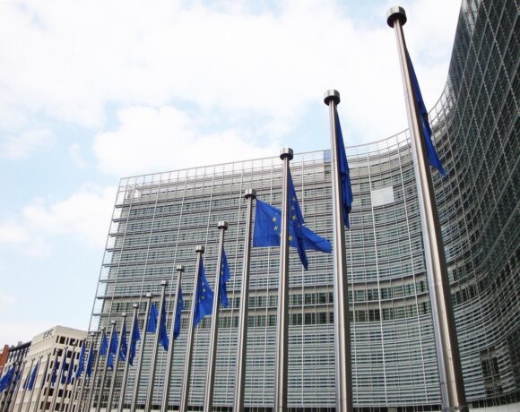 ΕΕ: 9 πλέον οι χώρες που περιμένουν για ένταξη μαζί με Ουκρανία και Μολδαβία