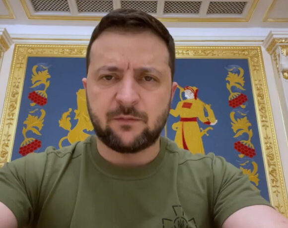 Ζελένσκι: Διαψεύδει ότι προελαύνουν οι Ρώσοι στο Ντονμπάς – «Η ηρωική υπεράσπιση συνεχίζεται»