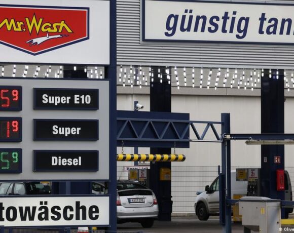 Η αμφιβολία των ειδικών: Κατά πόσο θα φανούν στην τσέπη τα φθηνότερα καύσιμα