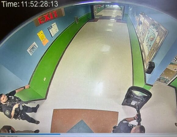 ΗΠΑ: Κατεδαφίζουν το σχολείο που έγινε τάφος για 19 μαθητές