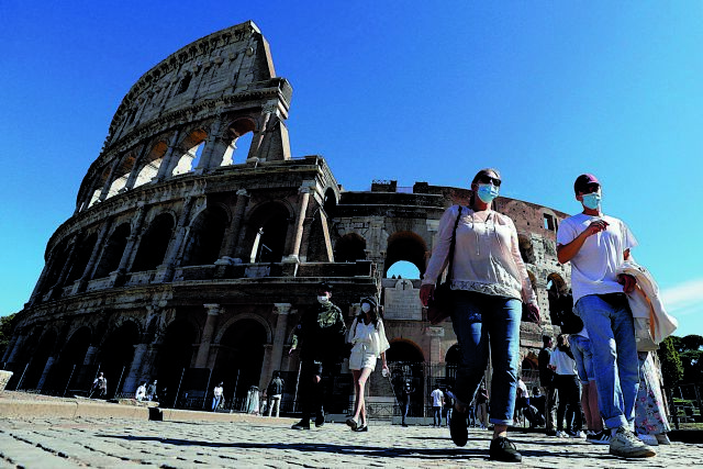 Ιταλία: Οι προστατευτικές μάσκες παραμένουν υποχρεωτικές στα μέσα μεταφοράς