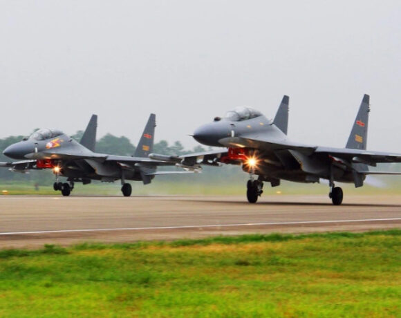 Κίνα: Αμερικανικό αεροσκάφος έθεσε σε κίνδυνο την ειρήνη – Συναγερμός στις ένοπλες δυνάμεις