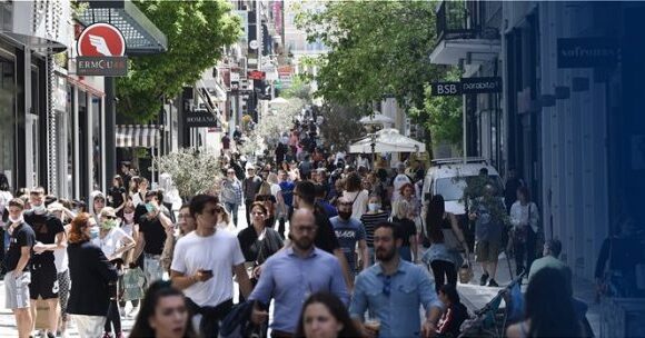 Κορωνοϊός: Βρισκόμαστε στην έναρξη του έκτου κύματος σύμφωνα με τον καθηγητή Σουρβίνο