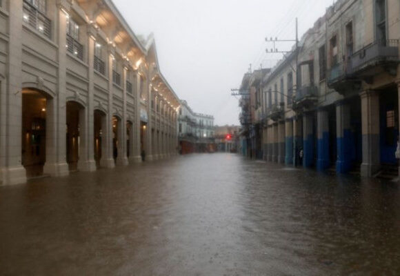 Κούβα: 2 νεκροί, 1 αγνοούμενος και μεγάλες καταστροφές από το πέρασμα του κυκλώνα Αγκάθα