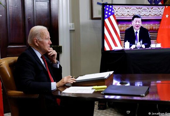 Μπάιντεν: «Σχεδιάζει να κάνει μια συζήτηση» με τον κινέζο ομόλογό του Σι Τζινπίνγκ
