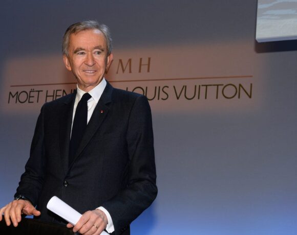 Μπερνάρ Αρνό: Ποιος θα διαδεχθεί τον ισχυρό άνδρα της Lvmh – Ο Αλεξάντερ, η Tiffany και το όριο συνταξιοδότησης