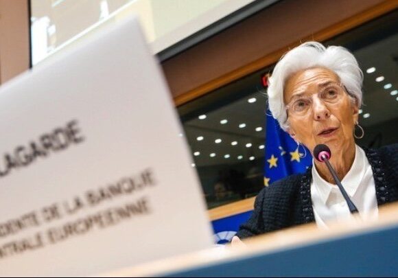 Νέο εργαλείο για τη στήριξη των ομολόγων ανακοίνωσε η ΕΚΤ – Υποχωρούν οι αποδόσεις
