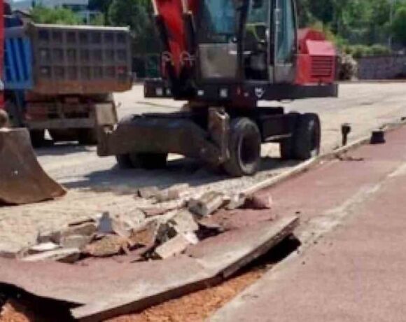 Ξεσκίζει τον στίβο, αποφασίζομεν και διατάσσομεν