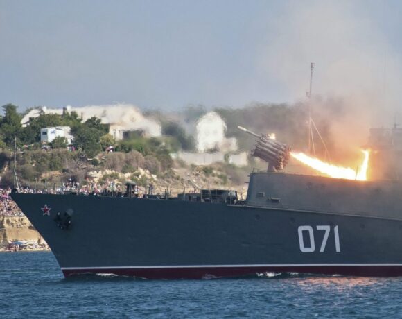 Ρωσία: Έπληξε με πυραύλους κρουζ μια αποθήκη όπλων στο Τσερνίχιβ