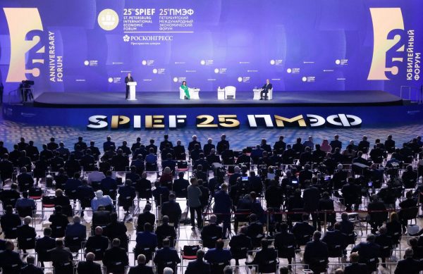 Ρωσία: Ο Πούτιν αμφισβητεί τον «μονόδρομο» της Δύσης
