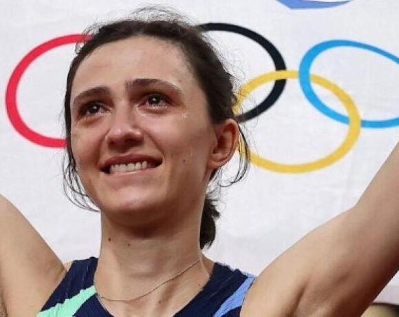 Σκληρή επίθεση της Λασίτσκενε στον Μπαχ