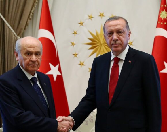 Τουρκία: Αιφνιδιαστική συνάντηση Ερντογάν – Μπαχτσελί