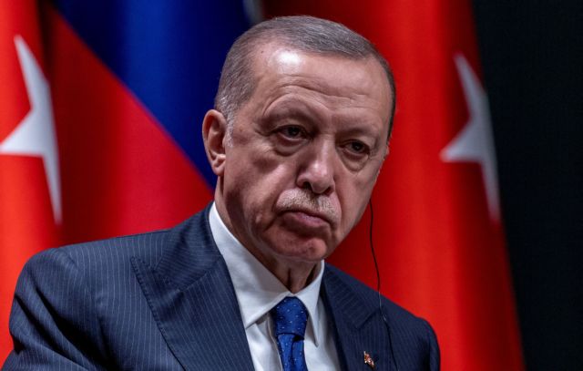 Τουρκία: «Επίθεση σε Ερντογάν από πρώην αντιπρόεδρό του – «O βασιλιάς είναι γυμνός»