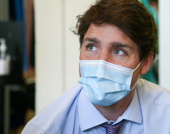 Τριντό: Θετικός στον κοροναϊό – «Ο Μπάιντεν δεν ήταν στενή επαφή του»