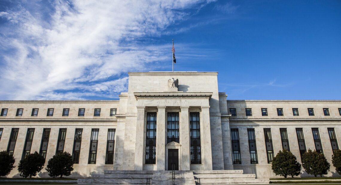 Pimco: Τι θα κάνει η Fed με τα επιτόκια – Έρχονται επιθετικές αυξήσεις
