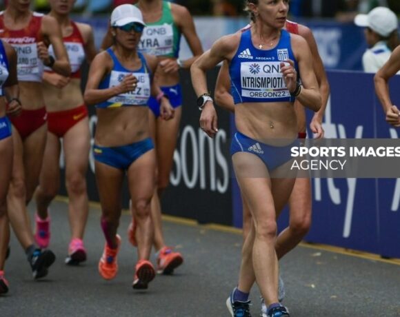 843χλμ οδικώς με 72χρονο ταξιτζή για να δουν την Αντιγόνη