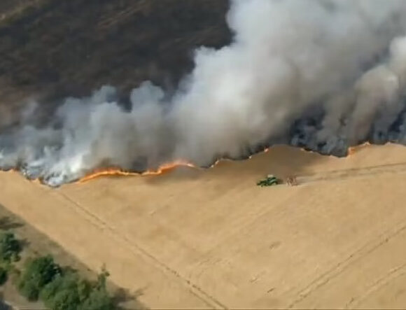 Αγγλία: Πώς ένας αγρότης σταμάτησε μόνος του πύρινη λαίλαπα