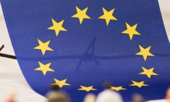 Αλβανία: «Βρώμικο αυστριακό σχόλιο» – Οι πολίτες της ΕΕ δεν θέλουν μουσουλμανική χώρα