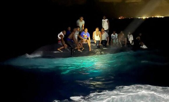 Αϊτή: 17 νεκροί και δεκάδες αγνοούμενοι σε ανατροπή πλεούμενου με μετανάστες