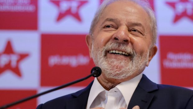 Βραζιλία: Ο Λούλα διατηρεί το μεγάλο προβάδισμά του έναντι του Μπολσονάρο