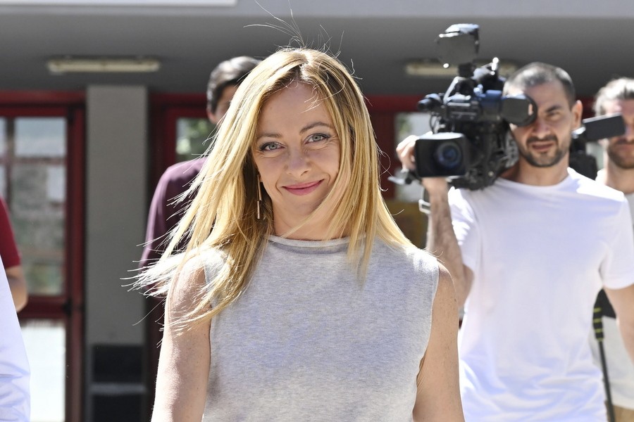 Δημοσκόπηση: To ακροδεξιό κόμμα της Μελόνι πείθει τους Ιταλούς (vid)