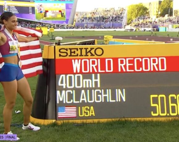 ΔΙΑΣΤΗΜΙΚΟ ΠΑΓΚΟΣΜΙΟ ΡΕΚΟΡ Η ΜΑΚΛΑΦΛΙΝ! (video)