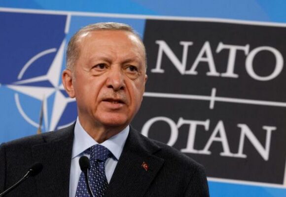 Ερντογάν: «Είναι σκουλήκι στον καρπό, εχθρός εκ των έσω» – Σκληρό άρθρο του Le Point για τον τούρκο πρόεδρο