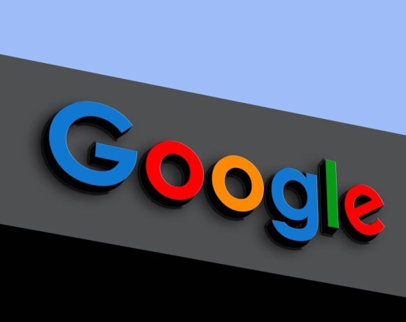 Η Google θα διαγράφει τα στοιχεία εντοπισμού γυναικών που ψάχνουν κλινικές για άμβλωση στις ΗΠΑ