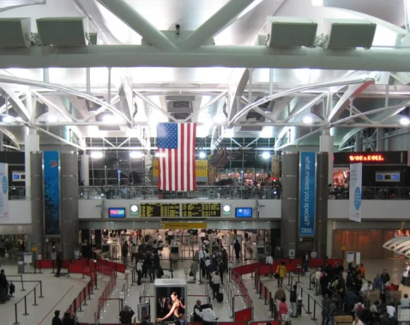 ΗΠΑ: Ακυρώσεις δρομολογίων και καθυστερήσεις στα αεροδρόμια λόγω έλλειψης προσωπικού