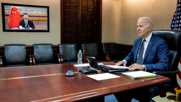 ΗΠΑ: Πάνω από δύο ώρες διήρκεσε η τηλεφωνική επικοινωνία Μπάιντεν – Τζινπίνγκ