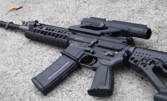 ΗΠΑ: Πρώτο βήμα στο Κογκρέσο για νομοσχέδιο που απαγορεύει τα τουφέκια εφόδου – Θα περάσει;