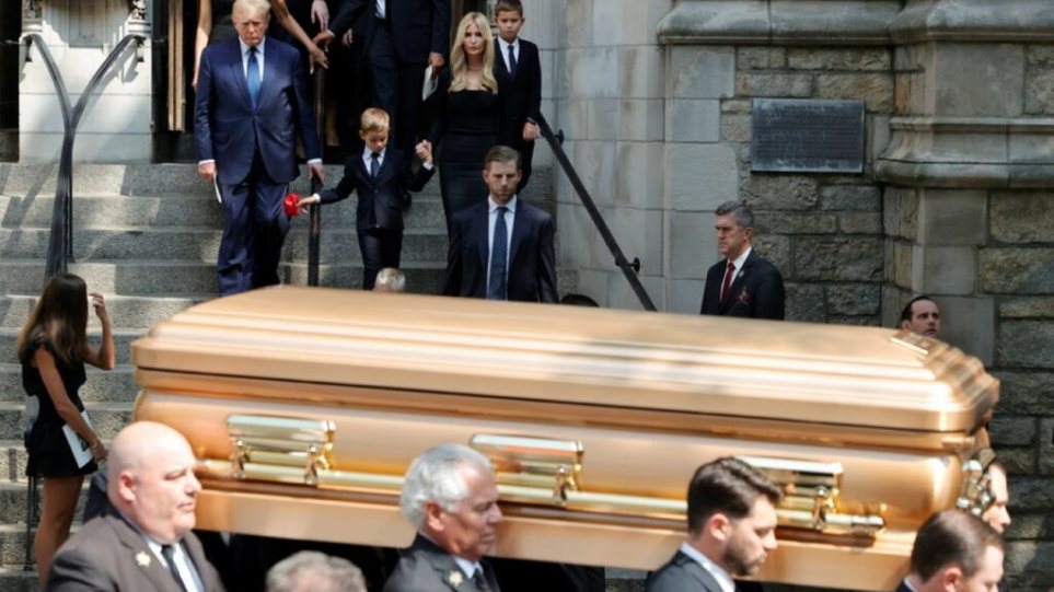 Ιβάνα Τραμπ: Τα παρατράγουδα στην κηδεία της και τα «μαχαίρια» για τα 100 εκ