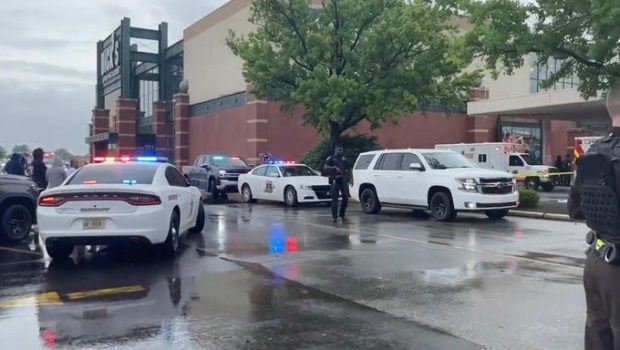 Ινδιανάπολη: 3 νεκροί από πυροβολισμούς σε εμπορικό κέντρο – Πολίτης σκότωσε τον δράστη