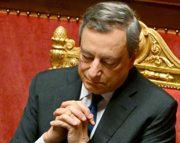 Ιταλία: Ο Ντράγκι πήρε ψήφο εμπιστοσύνης, αλλά η κυβέρνηση καταρρέει – Κίνδυνος πρόωρων εκλογών (upd)