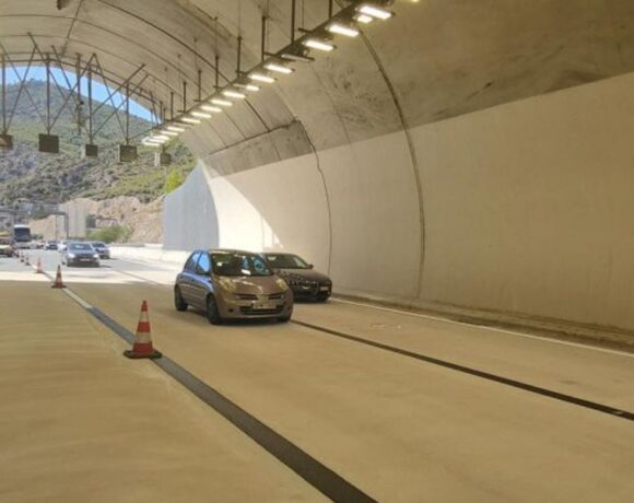 Κακιά Σκάλα: Γιατί ποιον λόγο βάφτηκε άσπρη η άσφαλτος (vid)