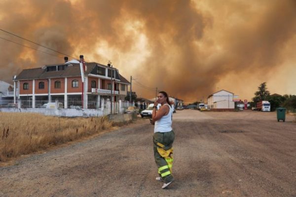 «Καύσωνας – Αποκάλυψη» στη Δυτική Ευρώπη: Τεράστιες φωτιές, εκατοντάδες νεκροί από τη ζέστη