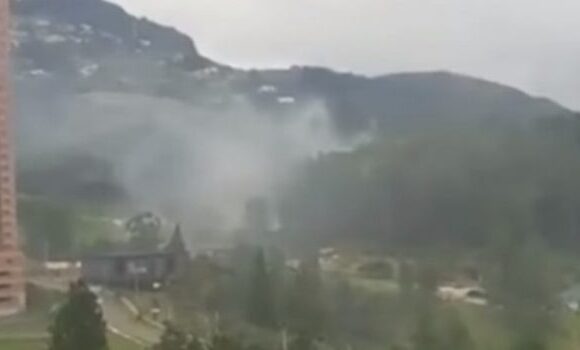 Κολομβία: Η αστυνομία έκαψε 1,5 τόνο μαριχουάνα και ο καπνός «έπνιξε» όλη την πόλη